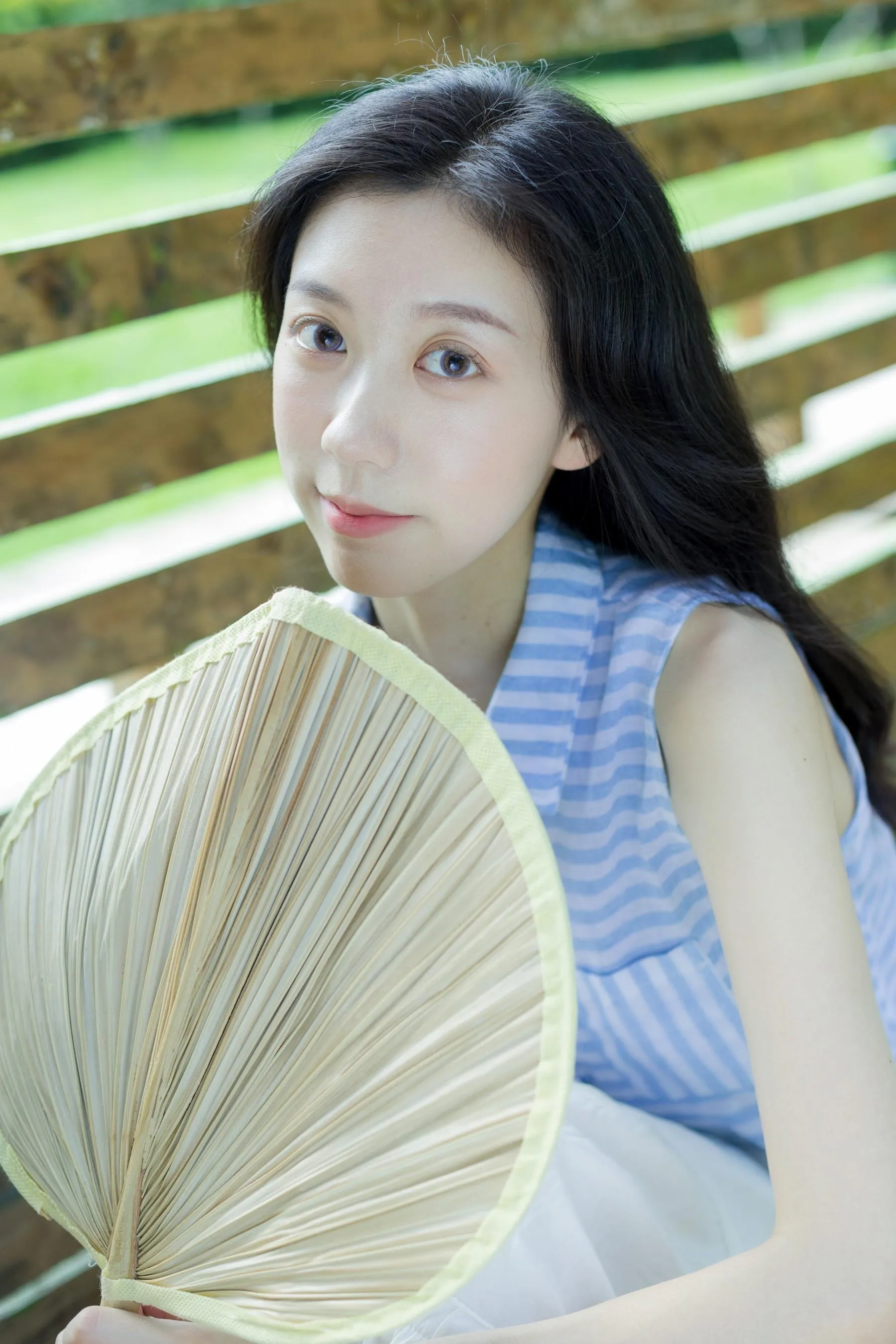 [YITUYU艺图语]2022.09.23 在你的身边 饲猫少女- [36P]插图